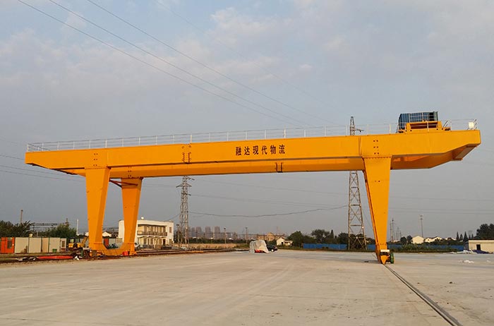 U型雙梁門式起重機(jī).jpg